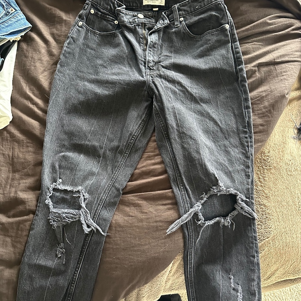 A&F curve love high rise mom Jean